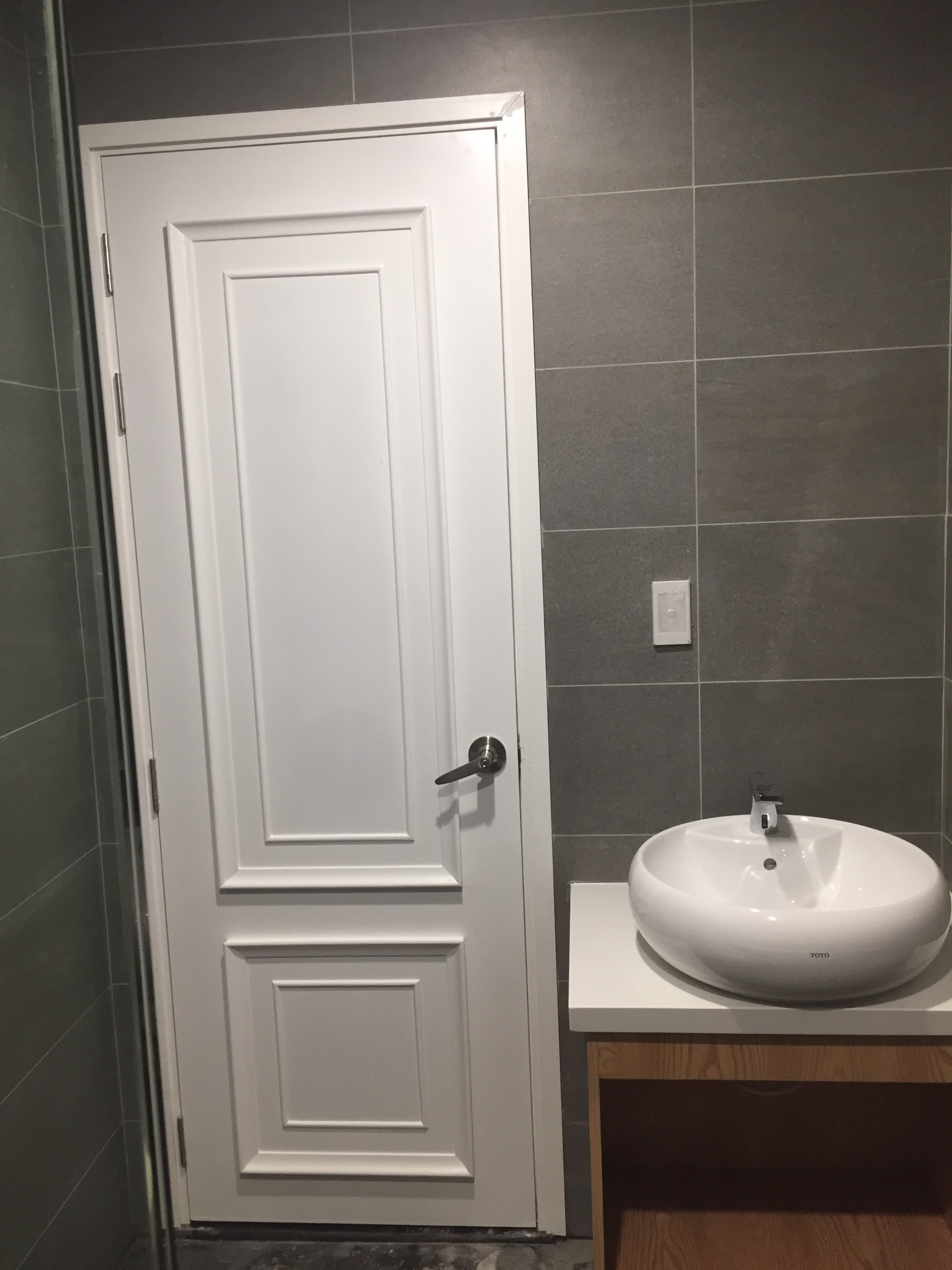 ưu điểm cửa phòng tắm bằng gỗ công nghiệp