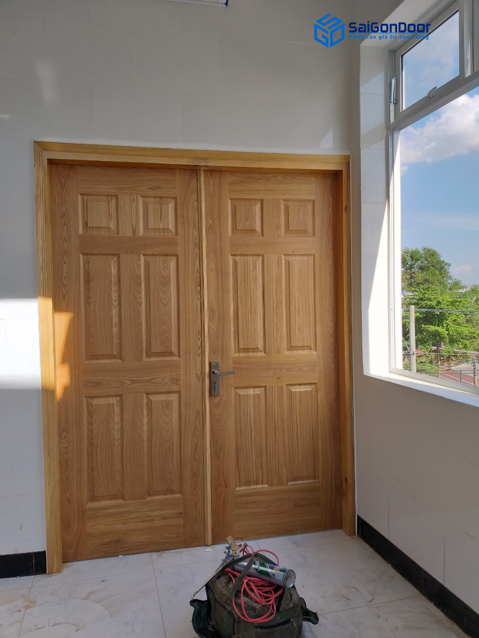 Mẫu cửa gỗ thông phòng thực tế 1